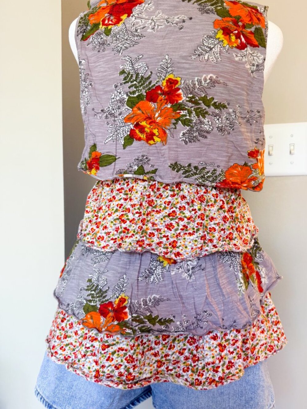 Ric Rac Floral Ruffle Tank Top – Size Small - Picture 5 of 7